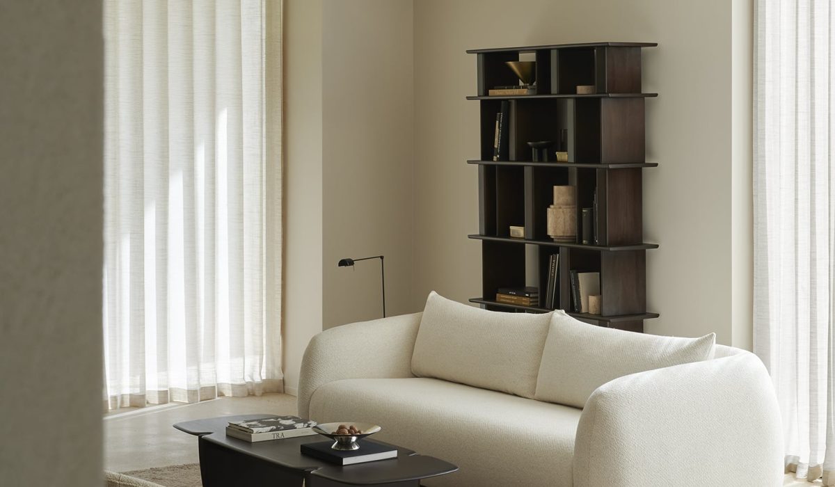 21403_Figur_sofa_3seater_Chalk_35006_PI_coffee_table_Dark_Brown_20134_Barrow_lounge_chair_Ginger_35176_Block_rack_Espresso_Matte_WEB