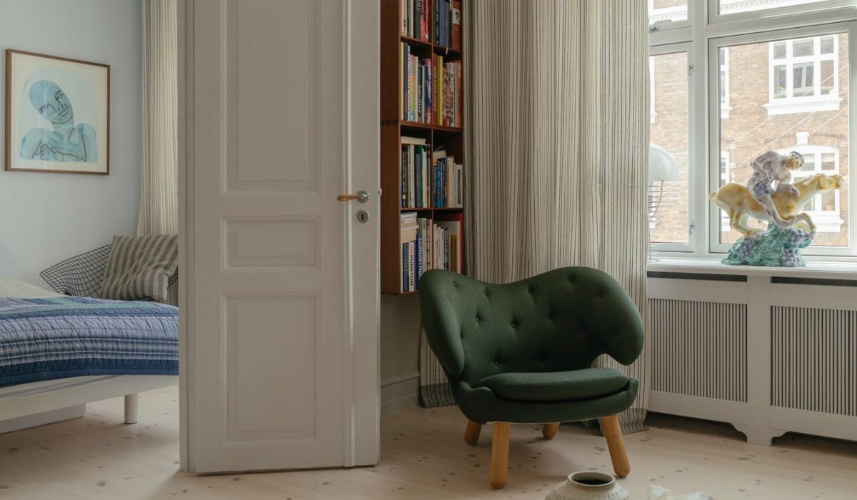 Living With Finn Juhl_Home Stories_The Pelican Chair_Vidar 4_1062_03